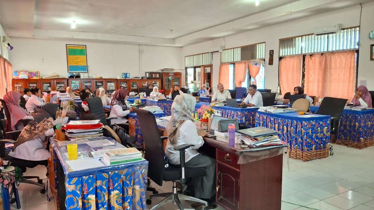 PENGENALAN RUMAH PENDIDIKAN BAGI TENAGA PENDIDIK DI SMAN 2 SKANTO